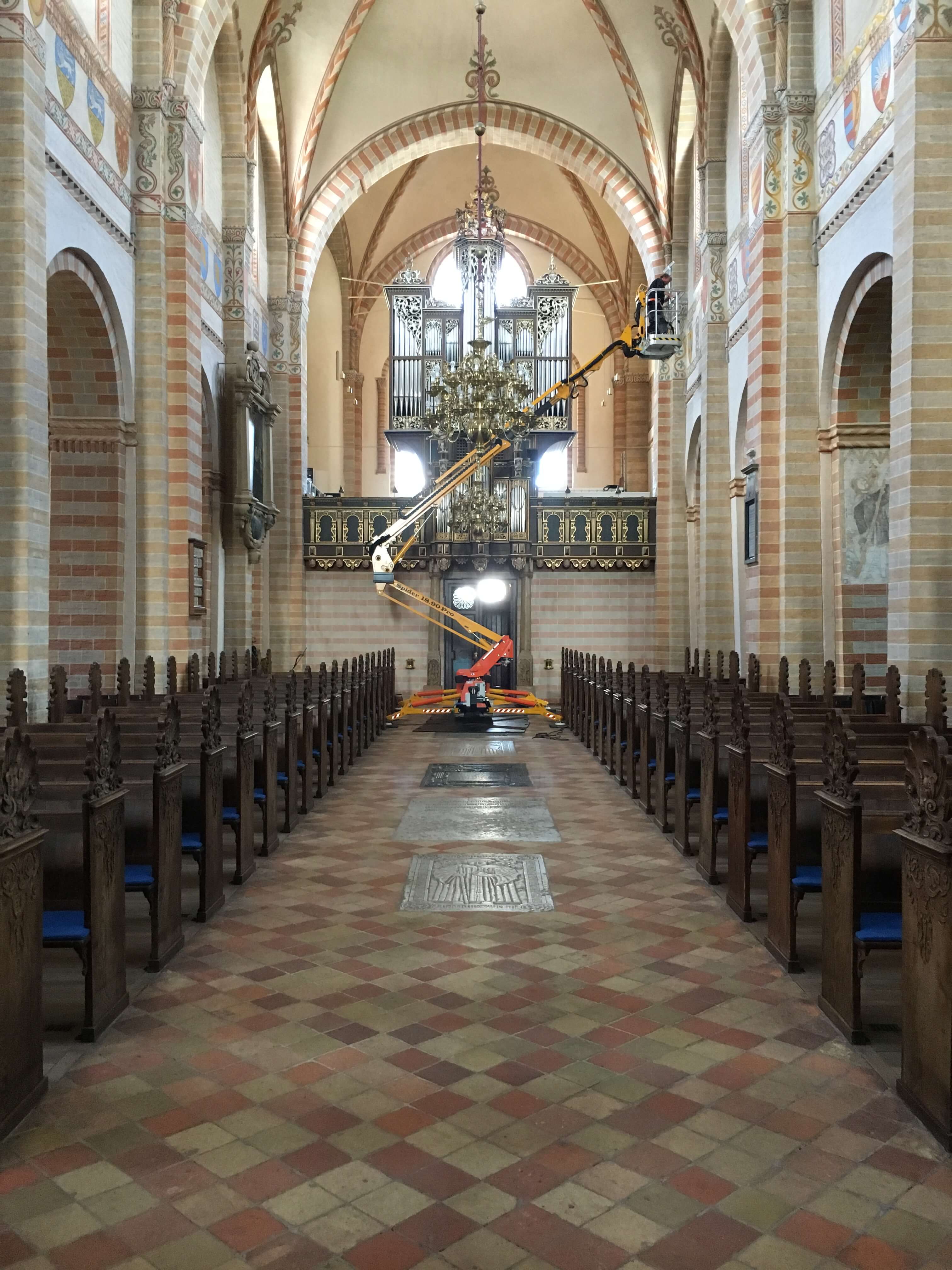 nacelle travail dans une cathédrale